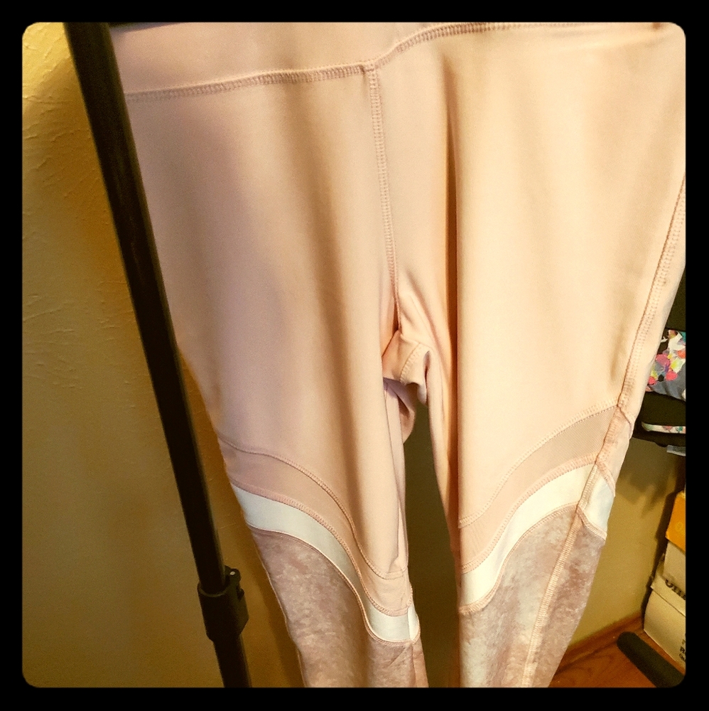VOGO Pink/Wht Sz Small Leggings